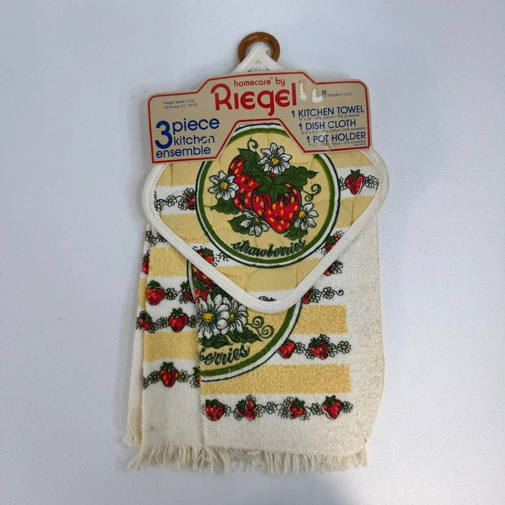 VTG Riegel 3pc Kitchen Ensemble Strawberry Daisy Floral Made USA Lot‎ of 2 NEW